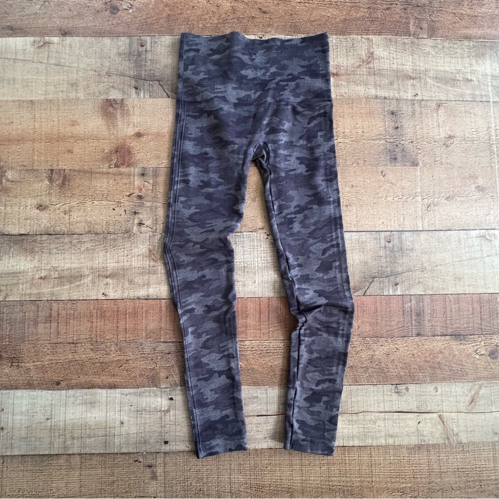 SPANX High Waisted Seamless Camo Leggings Gray MEDIUM